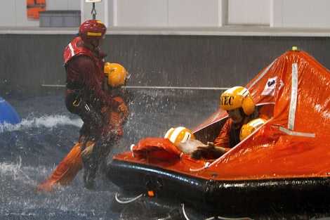 Los próximos días 12 y 13 de Julio, Babcock MCS España realizara en el Centro Jovellanos, pruebas de selección  a Nadador de Rescate.  Mucha Suerte!